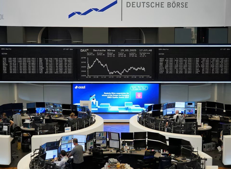 الأسهم الأوروبية تتراجع بفعل خسائر الشركات المالية والبنوك