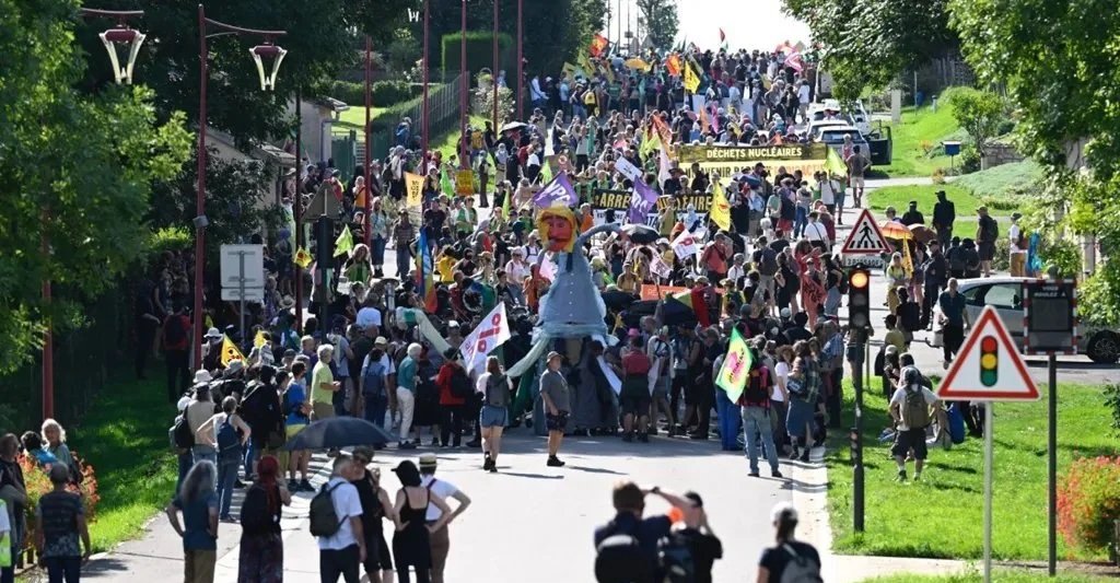 احتجاجات في فرنسا ضد مشروع إنشاء مركز لطمر النفايات النووية