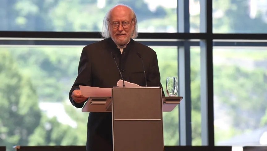 الروائي المجري لاسلو كراسناهوركاي يفوز بجائزة نوبل للأدب 2025