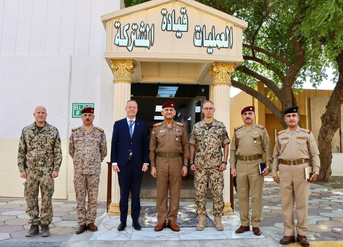 العراق وفنلندا يبحثان تبادل الخبرات العسكرية واكتساب المهارات التقنية والفنية