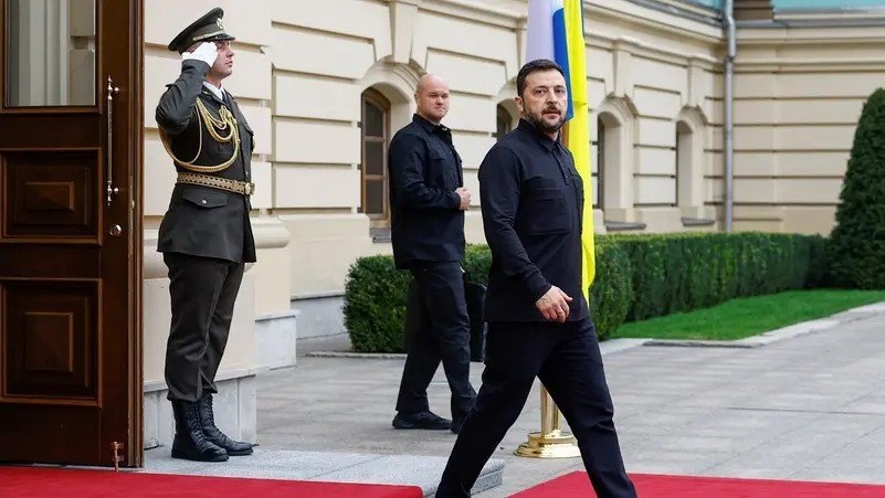 زيلينسكي: اقتراح ترامب التفاوض من خط التماس "حل جيد