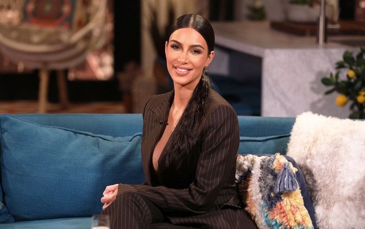 إصابة كيم كارداشيان بمرض دماغي "خطير"