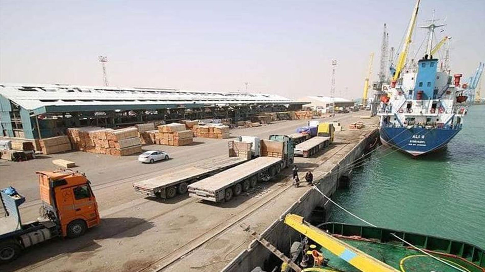 إحباط تهريب أدوية ومواد احتياطية في ميناء أم قصر