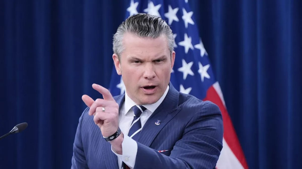 وزير الحرب الأمريكي للصين: أمريكا "ستدافع بقوة" عن مصالحها