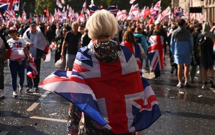 بريطانيا تصدر قوانين "صارمة" للاجئين