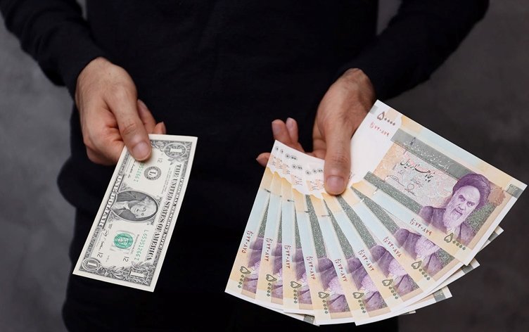 التعامل بنحو 138 ألف تومان مقابل الدولار الواحد