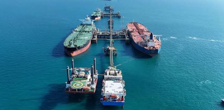 وزير النفط: حوارات مع إيران لتسهيل حركة الناقلات عبر هرمز ونتطلع لتفاهمات قريبة